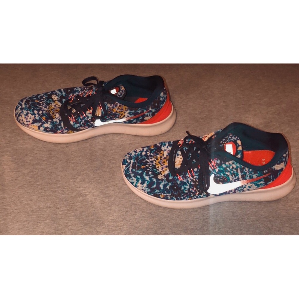 Nike Running Shoes - Picture 2 of 5